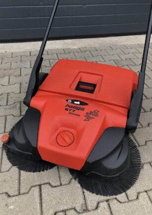 Haaga veegmachine op tegels