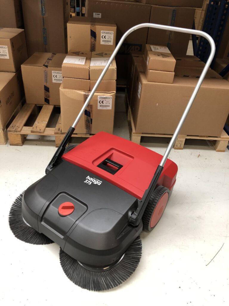 Haaga veegmachine in het magazijn
